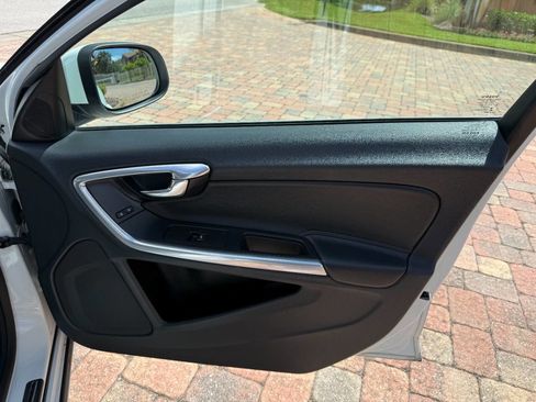 Used 2016 Volvo S60 T5 Premier image 20