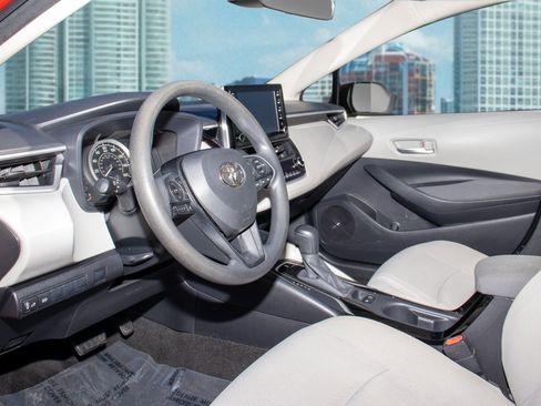 Used 2020 Toyota Corolla LE image 14