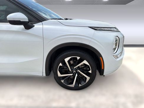 Used 2023 Mitsubishi Outlander SEL image 11