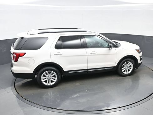 Used 2017 Ford Explorer XLT w/ Equipment Group 202A FWD image 43