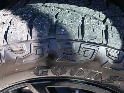 Used 2024 Chevrolet Silverado 1500 Custom Trail Boss w/ LPO, Dark Essentials Package image 27