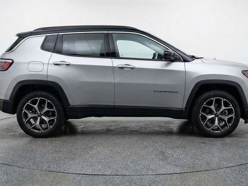 Used 2025 Jeep Compass Limited image 11