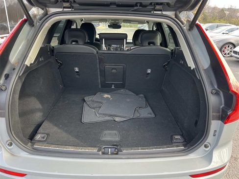 Used 2024 Volvo XC60 B5 Plus image 12