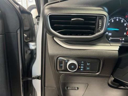 Used 2022 Ford Explorer XLT w/ Equipment Group 202A AWD/4WD image 14