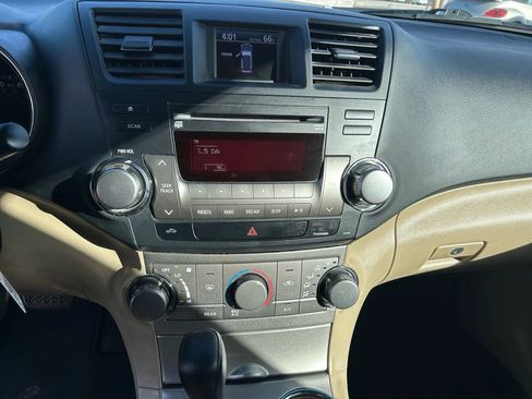 Used 2011 Toyota Highlander 2WD w/ Tech Pkg image 38