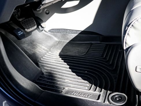 Used 2019 Toyota Highlander XLE image 17