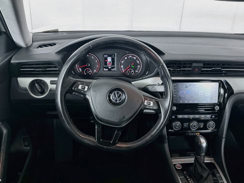 Used 2020 Volkswagen Passat 2.0T SE w/ Sunroof Package FWD image 17