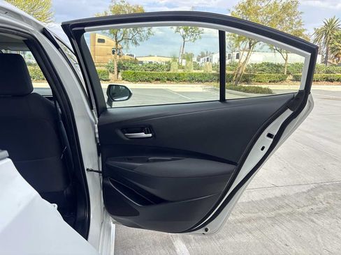 Used 2021 Toyota Corolla LE FWD image 13