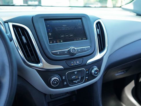 Used 2022 Chevrolet Equinox LS AWD/4WD image 8