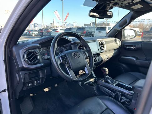 Used 2018 Toyota Tacoma TRD Off-Road image 10