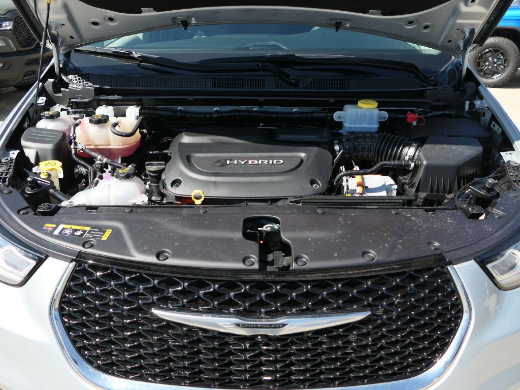 Certified 2023 Chrysler Pacifica Touring-L FWD image 28