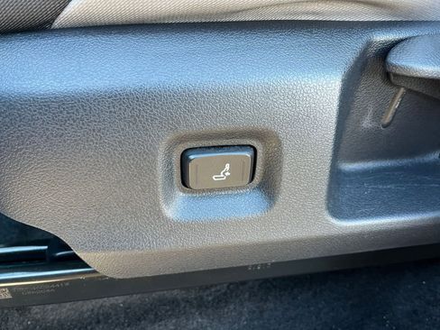 Used 2025 Toyota Tacoma TRD Off-Road image 23