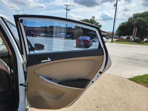 Used 2014 Hyundai Accent GLS w/ Option Group 2 FWD image 13