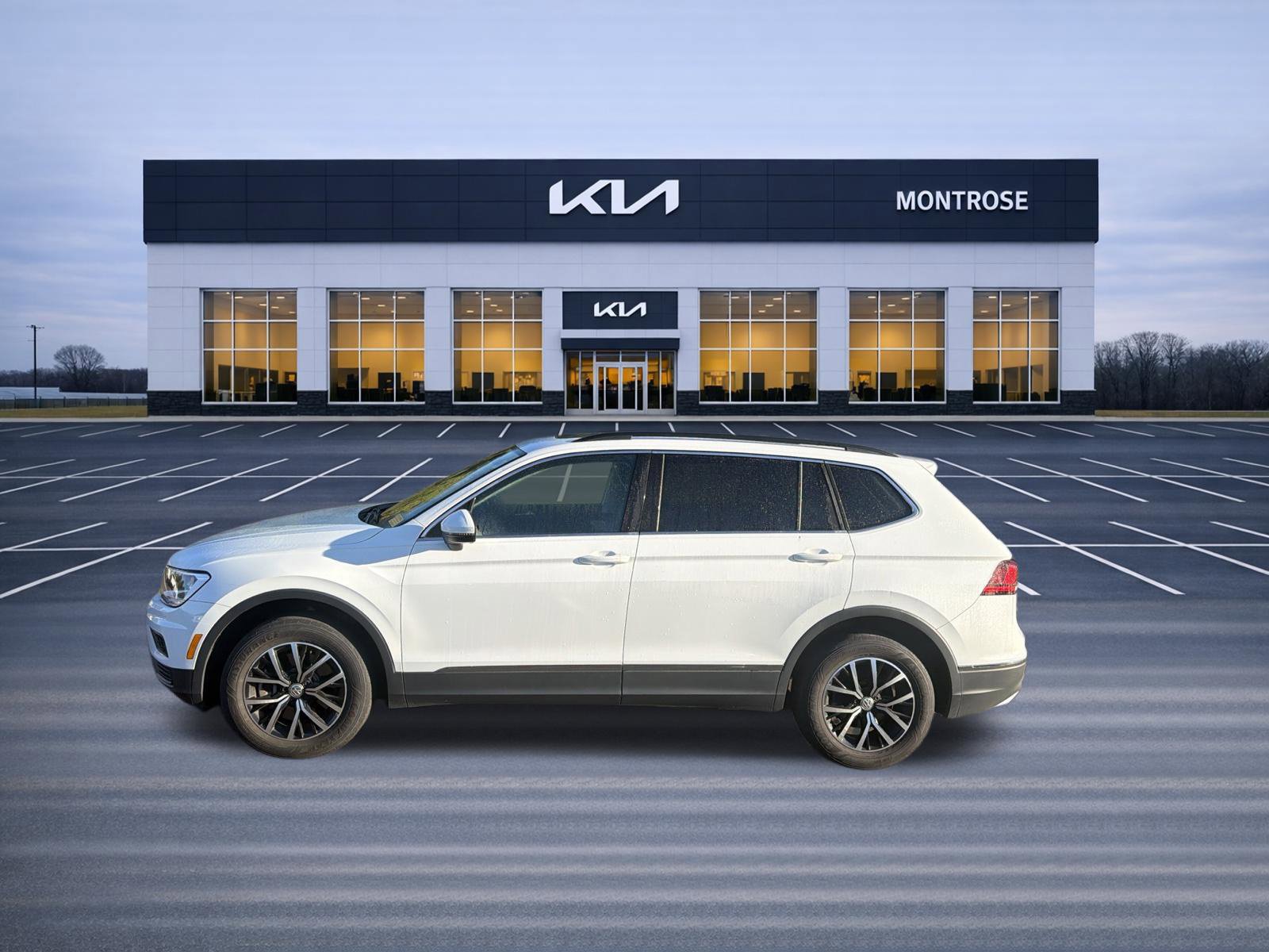 Used 2021 Volkswagen Tiguan SE w/ Panoramic Sunroof Package AWD/4WD image 9