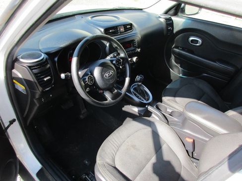 Used 2015 Kia Soul + image 9