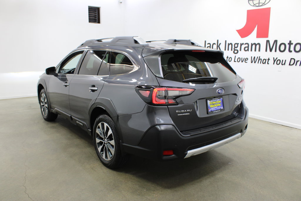 Used 2024 Subaru Outback Touring AWD/4WD image 3