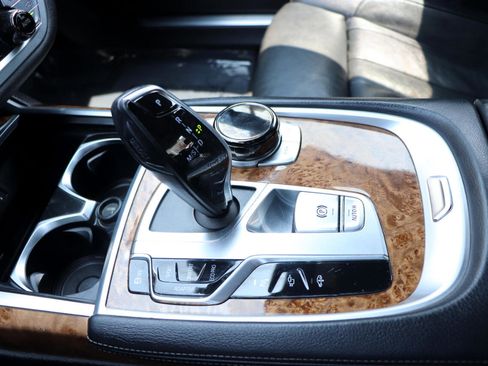 Used 2018 BMW 740i xDrive 740i xDrive Sedan image 37