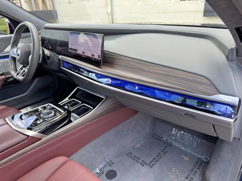 Used 2023 BMW 760i xDrive AWD/4WD image 15
