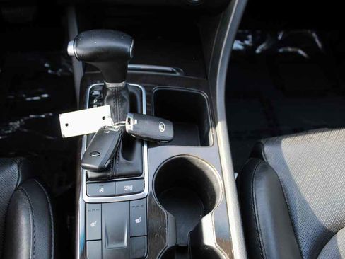 Used 2017 Kia Optima EX FWD image 25