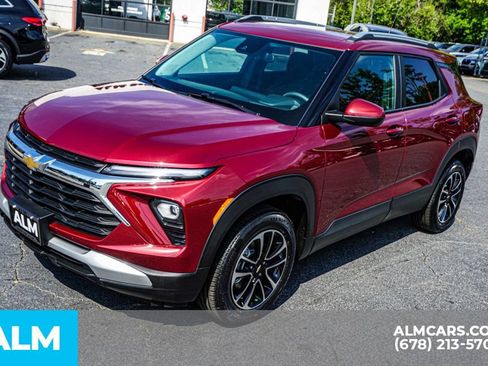 Used 2025 Chevrolet TrailBlazer LT AWD/4WD image 14