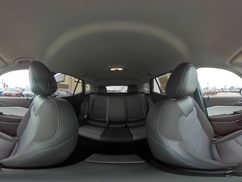 Used 2025 Chevrolet Trax LT FWD image 40