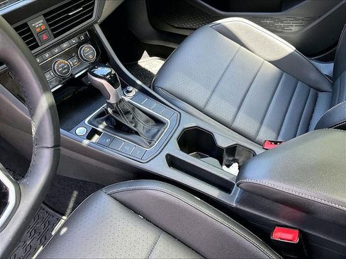 Used 2023 Volkswagen Jetta SE w/ Panoramic Sunroof Package FWD image 14