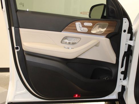 Certified 2025 Mercedes-Benz GLS 450 4MATIC image 26