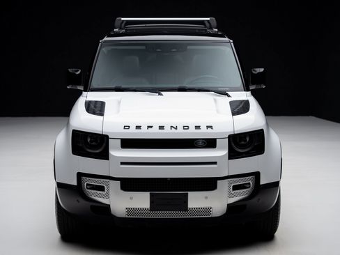 Used 2023 Land Rover Defender 130 SE image 6