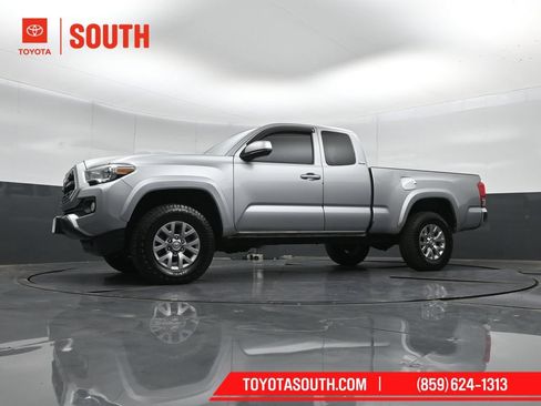 Used 2016 Toyota Tacoma SR5 AWD/4WD image 38
