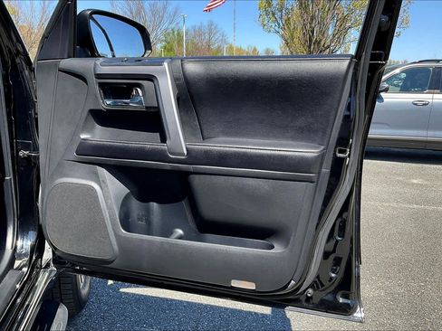 Used 2018 Toyota 4Runner Limited AWD/4WD image 23
