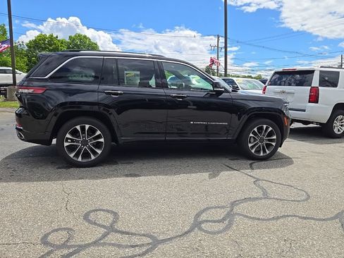 Certified 2023 Jeep Grand Cherokee Overland w/ Luxury Tech Group IV AWD/4WD image 4