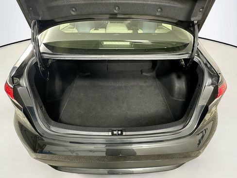 Used 2020 Toyota Corolla LE image 28