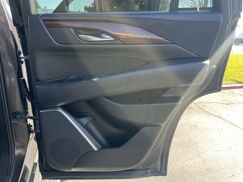 Used 2015 Cadillac Escalade Premium image 40