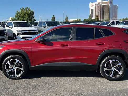 Certified 2024 Chevrolet Trax RS w/ Driver Confidence Package FWD image 8