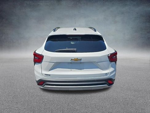 Used 2025 Chevrolet Trax LT FWD image 8