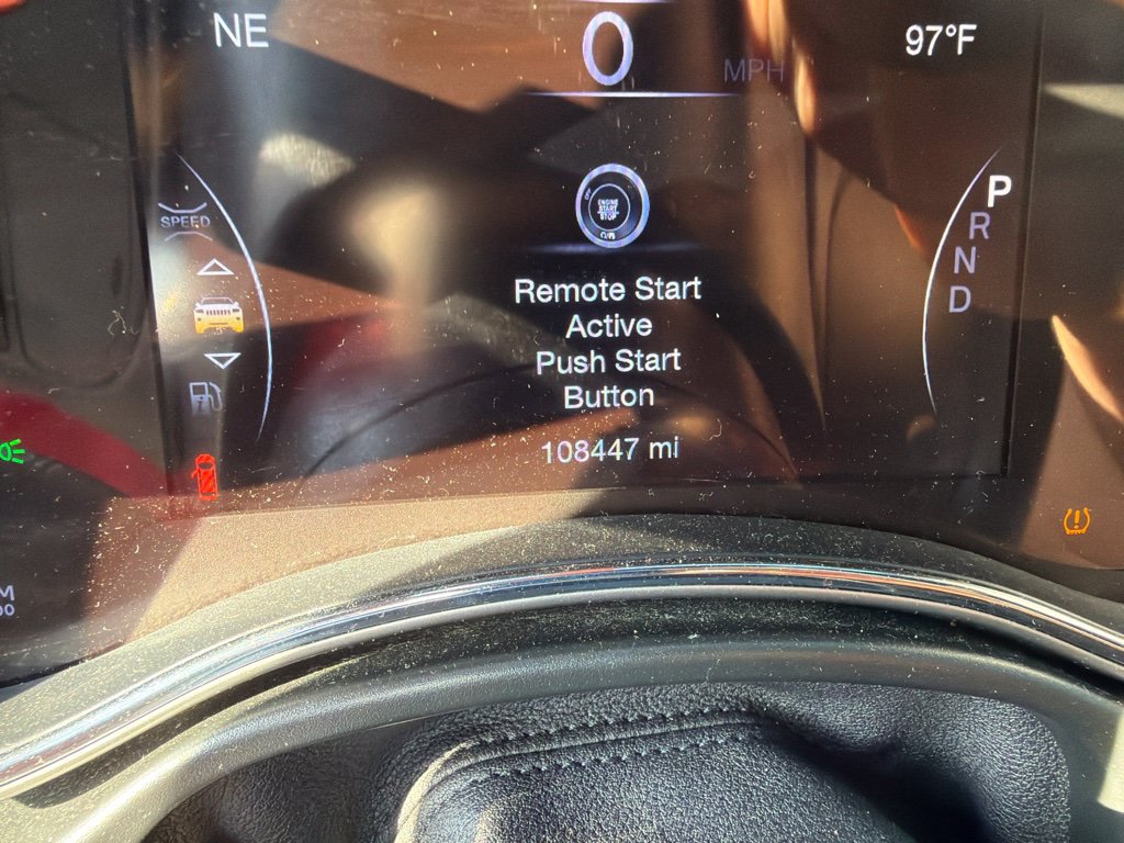 Used 2021 Jeep Grand Cherokee Laredo X RWD image 3