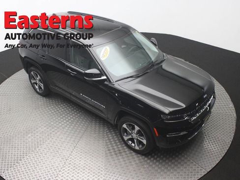 Used 2023 Jeep Grand Cherokee 4WD 4xe image 3