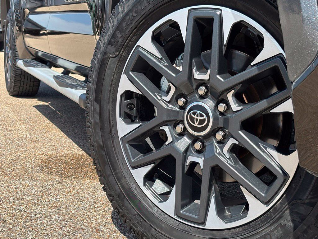 Used 2022 Toyota Tundra Limited w/ Power Package RWD image 2