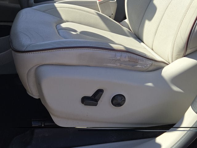 Used 2017 Chrysler Pacifica Limited FWD image 22
