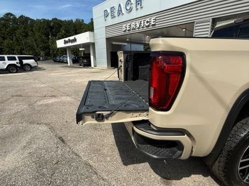 Used 2022 GMC Sierra 1500 AT4 w/ AT4 Preferred Package AWD/4WD image 8
