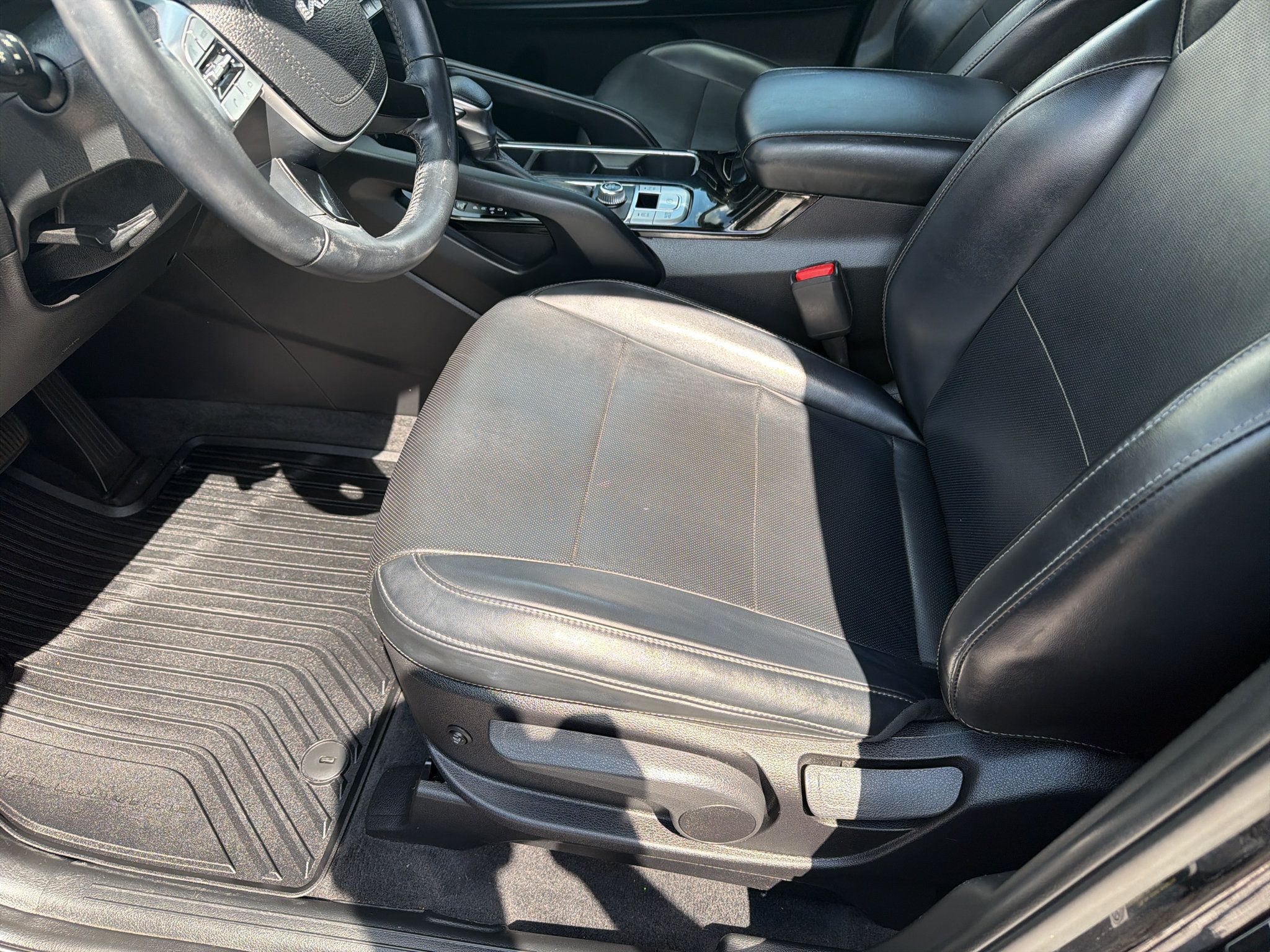 Used 2022 Kia Telluride LX FWD image 13