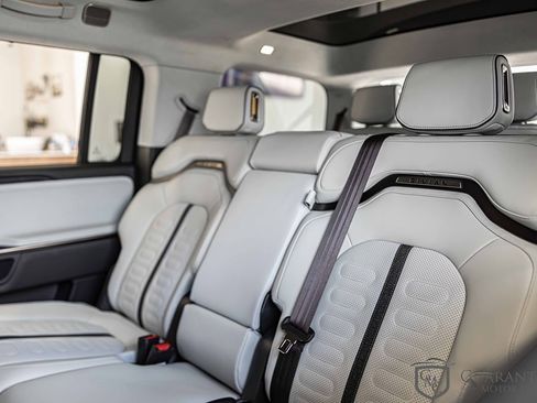 Used 2024 Rivian R1S Adventure image 32