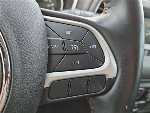 Used 2021 Jeep Compass Latitude FWD image 15