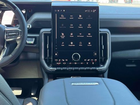 New 2026 GMC Yukon Denali w/ Advanced Technology Package AWD/4WD image 13