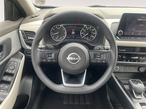 Used 2023 Nissan Rogue SV image 12