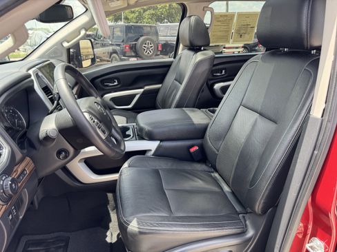 Used 2020 Nissan Titan SL w/ Moonroof Package AWD/4WD image 28
