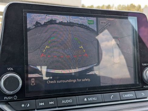 Used 2021 Nissan Rogue SV image 14