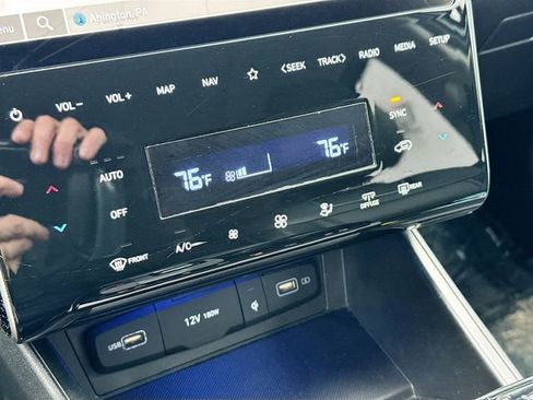 Used 2024 Hyundai Tucson Limited image 16