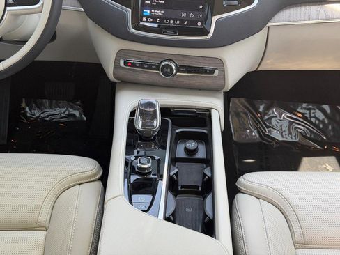 Certified 2024 Volvo XC90 B6 Ultimate w/ Protection Package Premier AWD/4WD image 15
