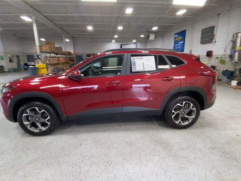 Certified 2025 Chevrolet Trax LT w/ Driver Confidence Package FWD image 5